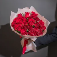 Букет 21 красная Роза Кения 40 см в пленке