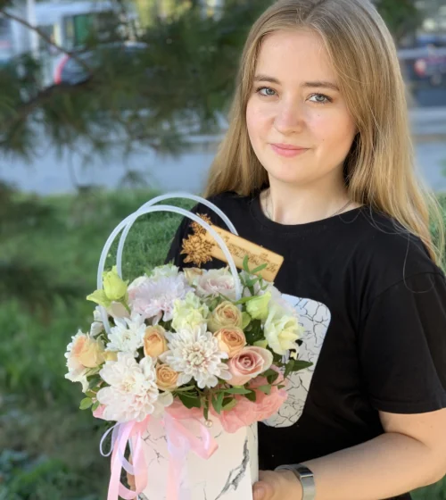 День знаний №10 Сумочка с цветами в пудровых оттенках