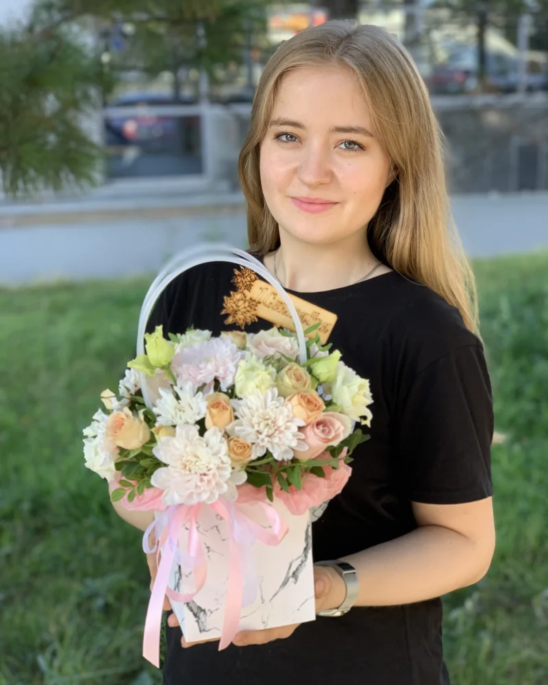 День знаний №10 Сумочка с цветами в пудровых оттенках