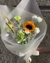 Букет с подсолнухом и диантусом №11