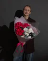 Букет цветов Малиновый эклер с хризантемой и розами