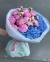 Букет с пионами и гортензиями Космос