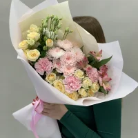 Букет цветов Школьник №2 с хризантемой, кустовыми розами и эустомой