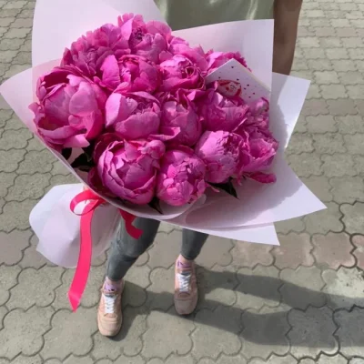 Букет из 15 пионов