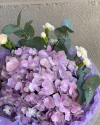 Букет с гортензией и эвкалиптом Тредс