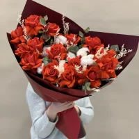 Букет цветов Любовь - морковь L из красных роз и хлопка