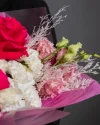 Букет цветов Клубничный мармелад розами и хризантемой