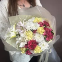 Букет с лилией и альстромерией №54