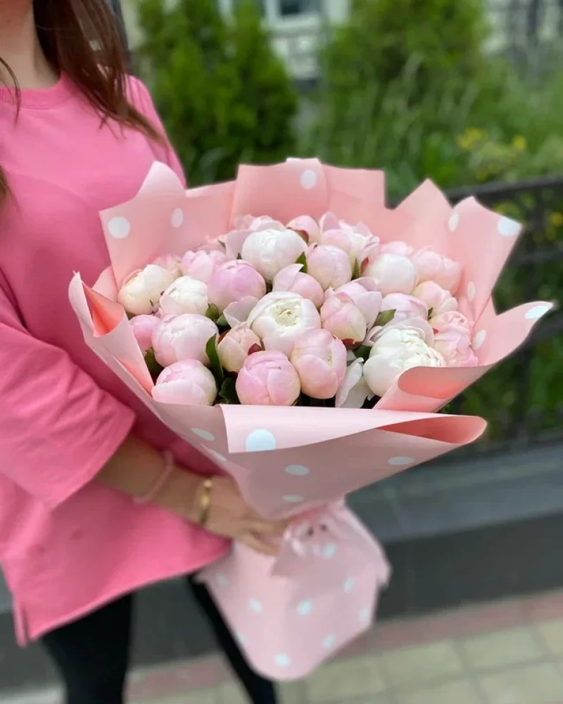 Букет из 31 пиона