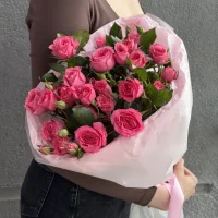 Букет из 5 кустовых малиновых роз Софи