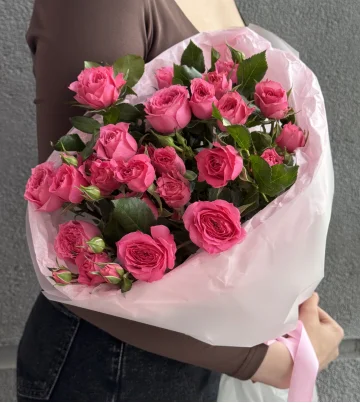 Букет из 5 кустовых малиновых роз Софи