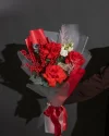 Букет цветов Глинтвейн с розами и илексом