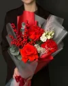 Букет цветов Глинтвейн с розами и илексом