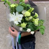 Букет Лотос с лилиями и малиной
