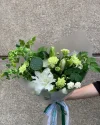 Букет Лотос с лилиями и малиной