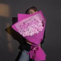 Букет гигант из розовых хризантем в розовом фоамиране