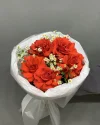 Букет цветов Белое красное с розами и ромашками