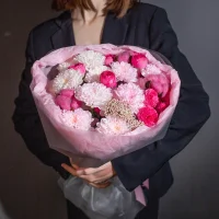 Букет цветов Розовое утро с хризантемой и кустовыми розами